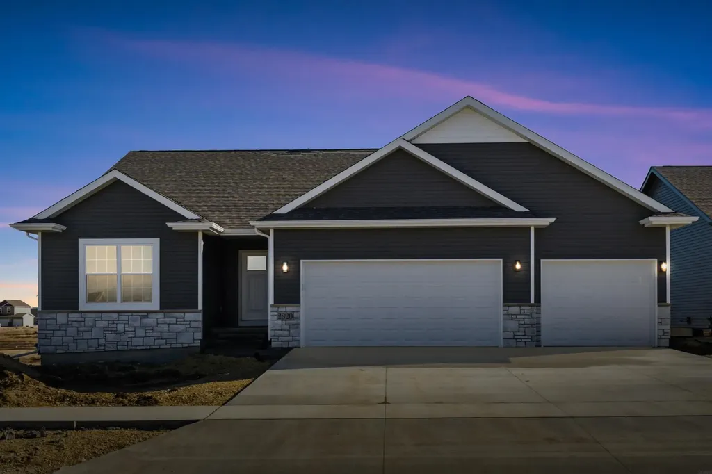 2813 Amber Valley Road Cedar Falls IA 50613