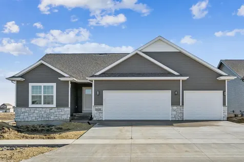 2813 Amber Valley Road Cedar Falls IA 50613