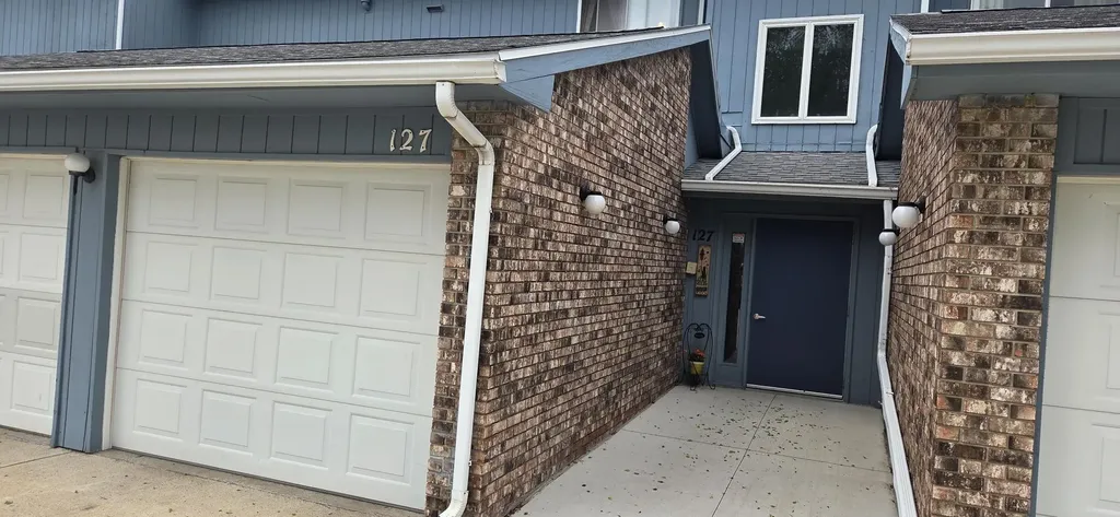 127 Southbrooke Drive Waterloo IA 50702