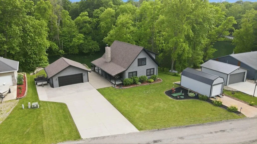 106 Orchard Drive Denver IA 50622