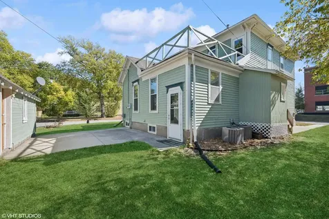 303 NW 3rd Street Waverly IA 50677