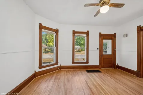 303 NW 3rd Street Waverly IA 50677