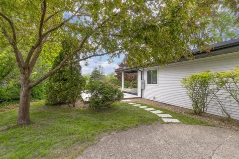 150 Belleview Road Waterloo IA 50701