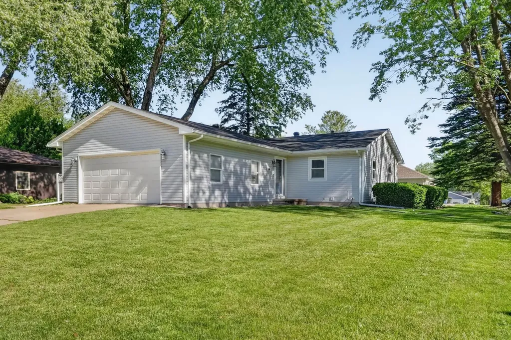 318 Westbourne Road Waterloo IA 50701