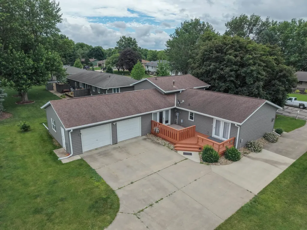 1509 Cantebury Circle Grundy Center IA 50638