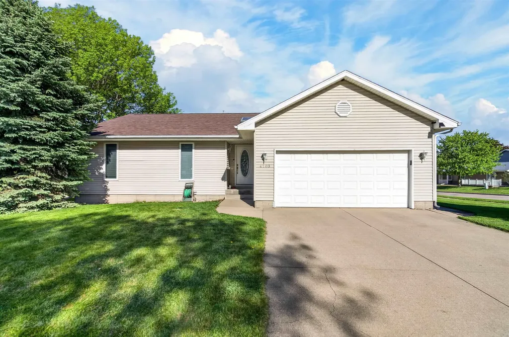 4703 Pizarro Court Cedar Falls IA 50613