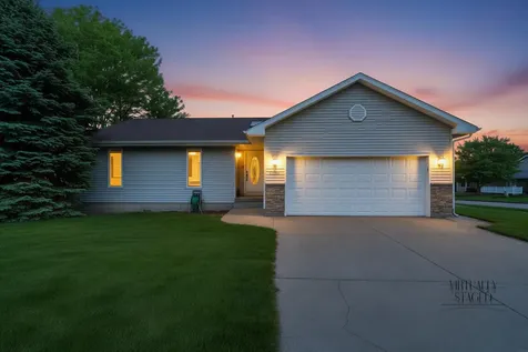 4703 Pizarro Court Cedar Falls IA 50613