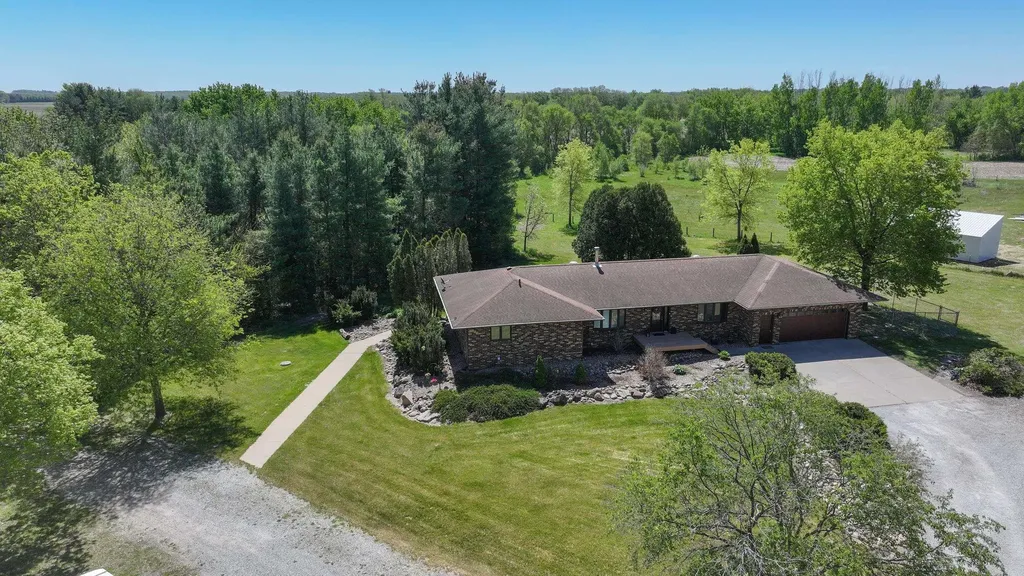 7137 Soppe Farms Road Waterloo IA 50702