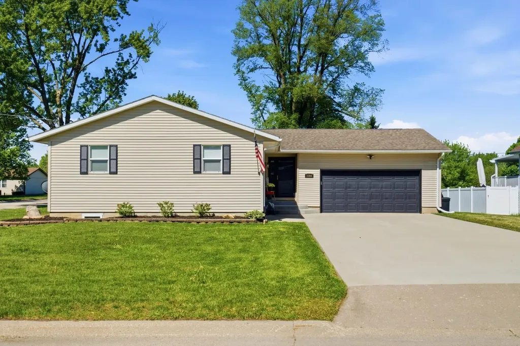 Manchester IA, 1304 N 5th Street