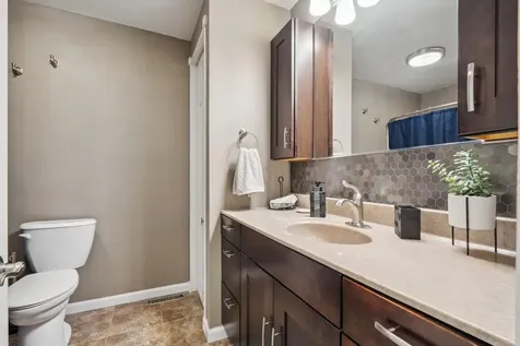 1304 N 5th Street Manchester IA 52057
