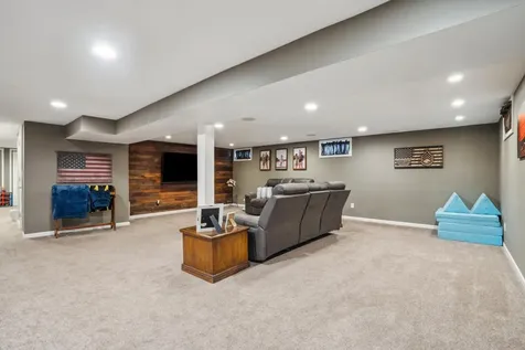 1304 N 5th Street Manchester IA 52057