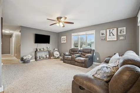 1304 N 5th Street Manchester IA 52057