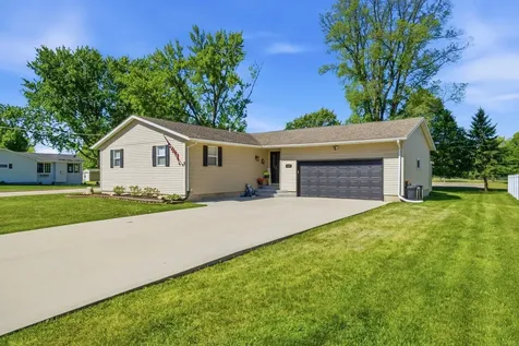 1304 N 5th Street Manchester IA 52057