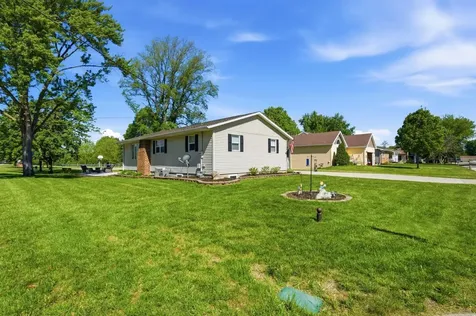 1304 N 5th Street Manchester IA 52057