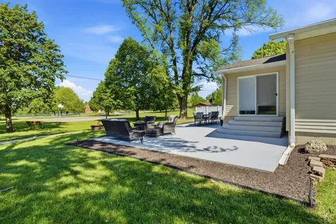 1304 N 5th Street Manchester IA 52057