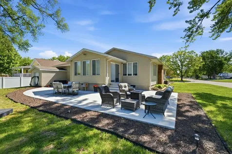 1304 N 5th Street Manchester IA 52057