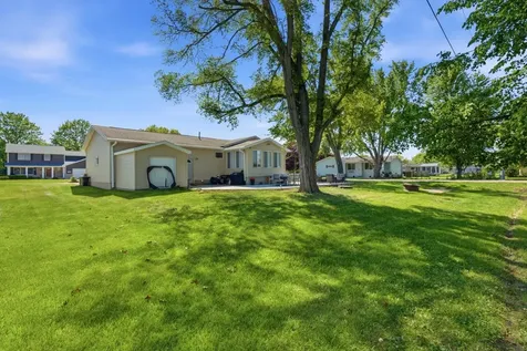 1304 N 5th Street Manchester IA 52057