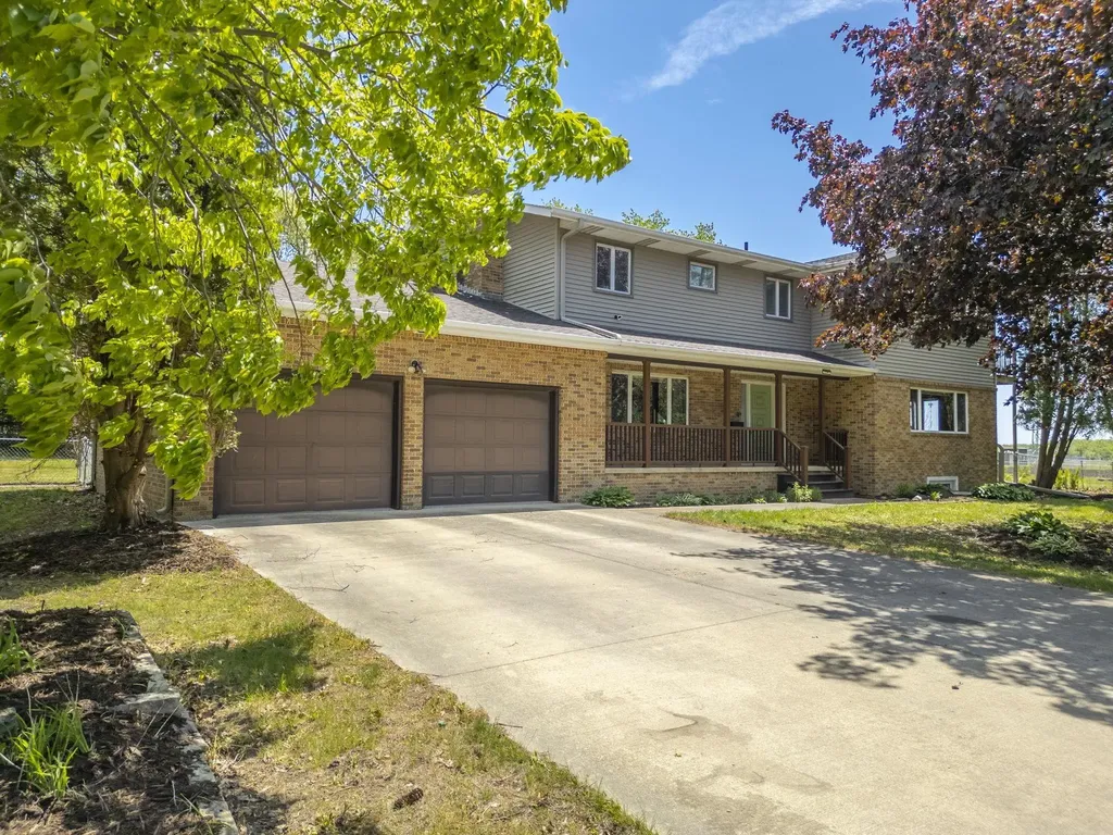1011 W 1st Street Sumner IA 50674