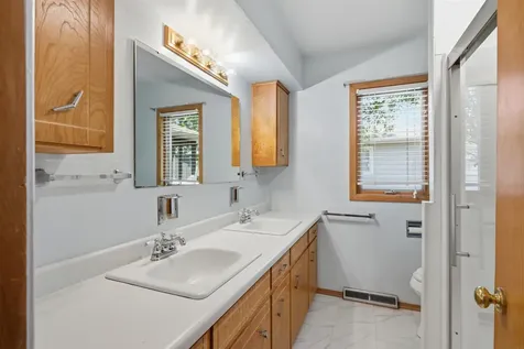 1926 Crescent Drive Cedar Falls IA 50613