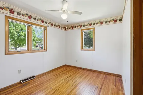 1926 Crescent Drive Cedar Falls IA 50613