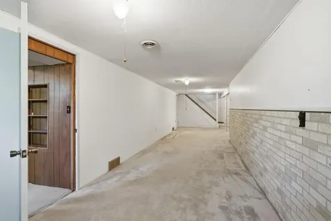 1926 Crescent Drive Cedar Falls IA 50613