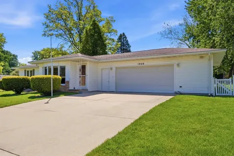 1926 Crescent Drive Cedar Falls IA 50613
