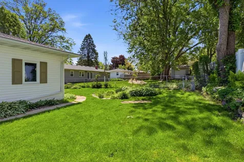 1926 Crescent Drive Cedar Falls IA 50613