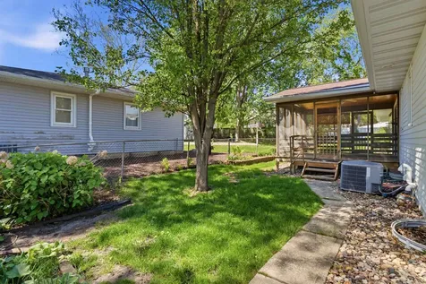1926 Crescent Drive Cedar Falls IA 50613