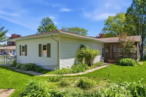 1926 Crescent Drive Cedar Falls IA 50613