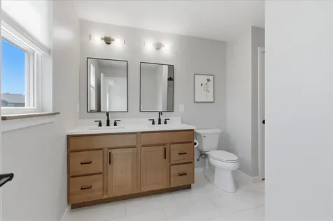 121 Goldcrest Court Waterloo IA 50701