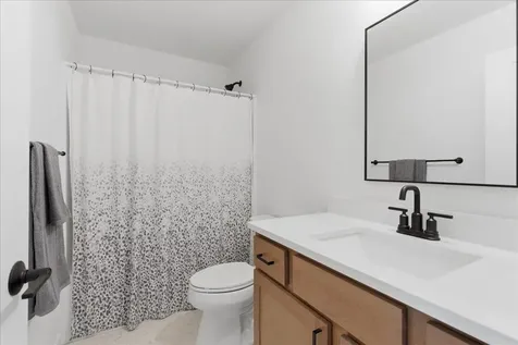 121 Goldcrest Court Waterloo IA 50701