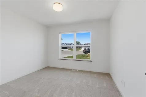 121 Goldcrest Court Waterloo IA 50701