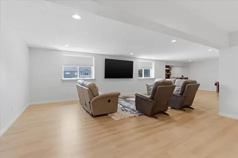 121 Goldcrest Court Waterloo IA 50701