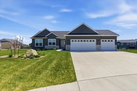 121 Goldcrest Court Waterloo IA 50701