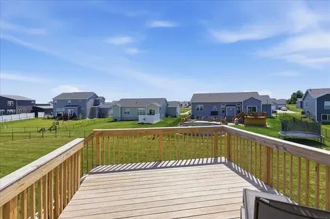 121 Goldcrest Court Waterloo IA 50701