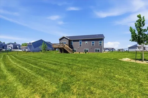 121 Goldcrest Court Waterloo IA 50701
