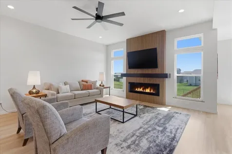 121 Goldcrest Court Waterloo IA 50701