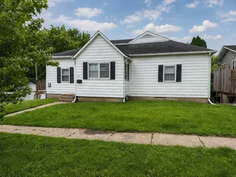 920 W 2nd Street Cedar Falls IA 50613