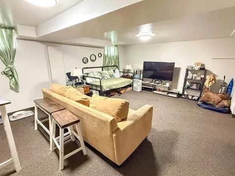 920 W 2nd Street Cedar Falls IA 50613