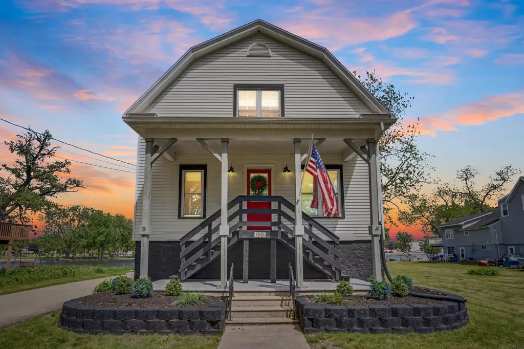 308 NW 4th Avenue Independence IA 50644