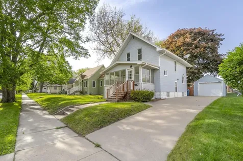 1717 Forest Avenue Waterloo IA 50702