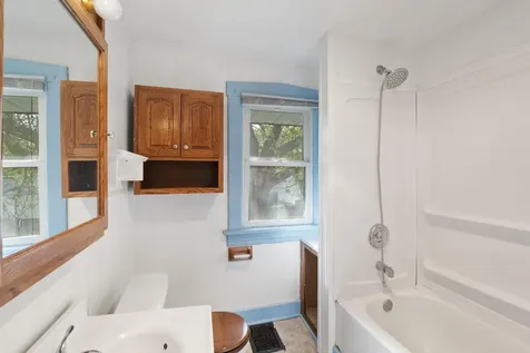 1717 Forest Avenue Waterloo IA 50702