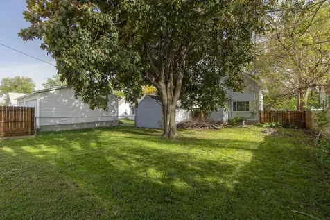 1717 Forest Avenue Waterloo IA 50702