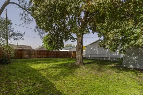 1717 Forest Avenue Waterloo IA 50702
