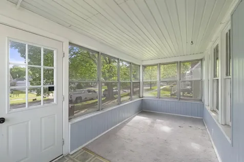 1717 Forest Avenue Waterloo IA 50702