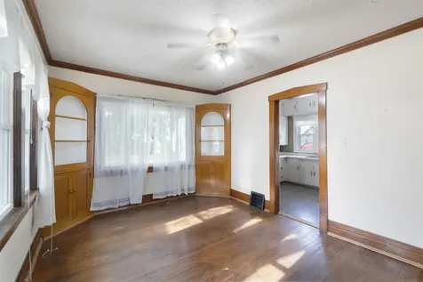 1717 Forest Avenue Waterloo IA 50702