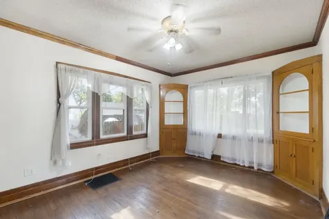 1717 Forest Avenue Waterloo IA 50702