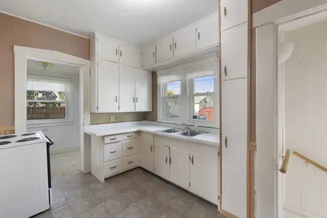 1717 Forest Avenue Waterloo IA 50702