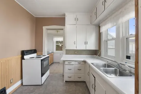1717 Forest Avenue Waterloo IA 50702