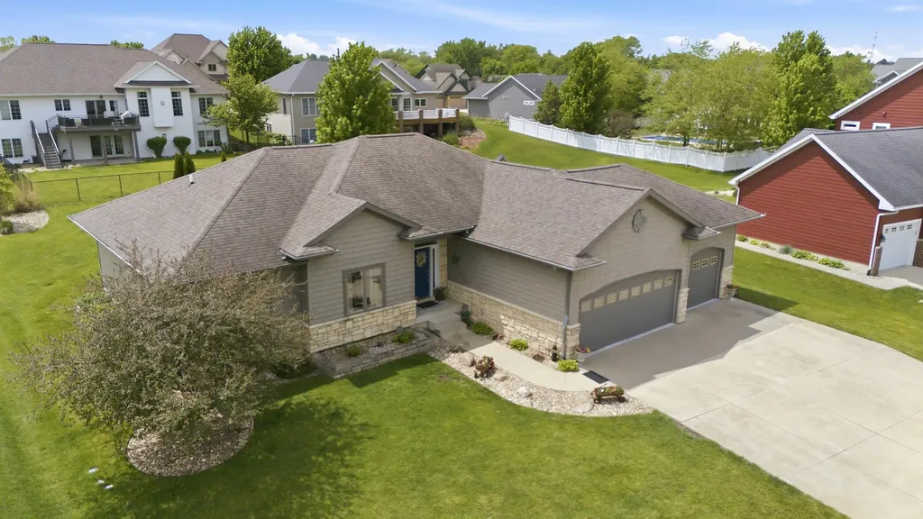 2709 Falcon Lane Cedar Falls IA 50613